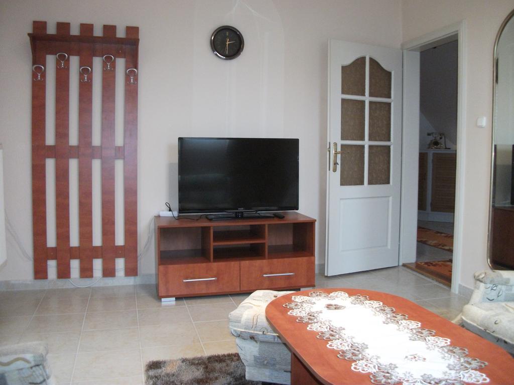Jobor Vendeghaz Hotel Gyorujbarat Ngoại thất bức ảnh